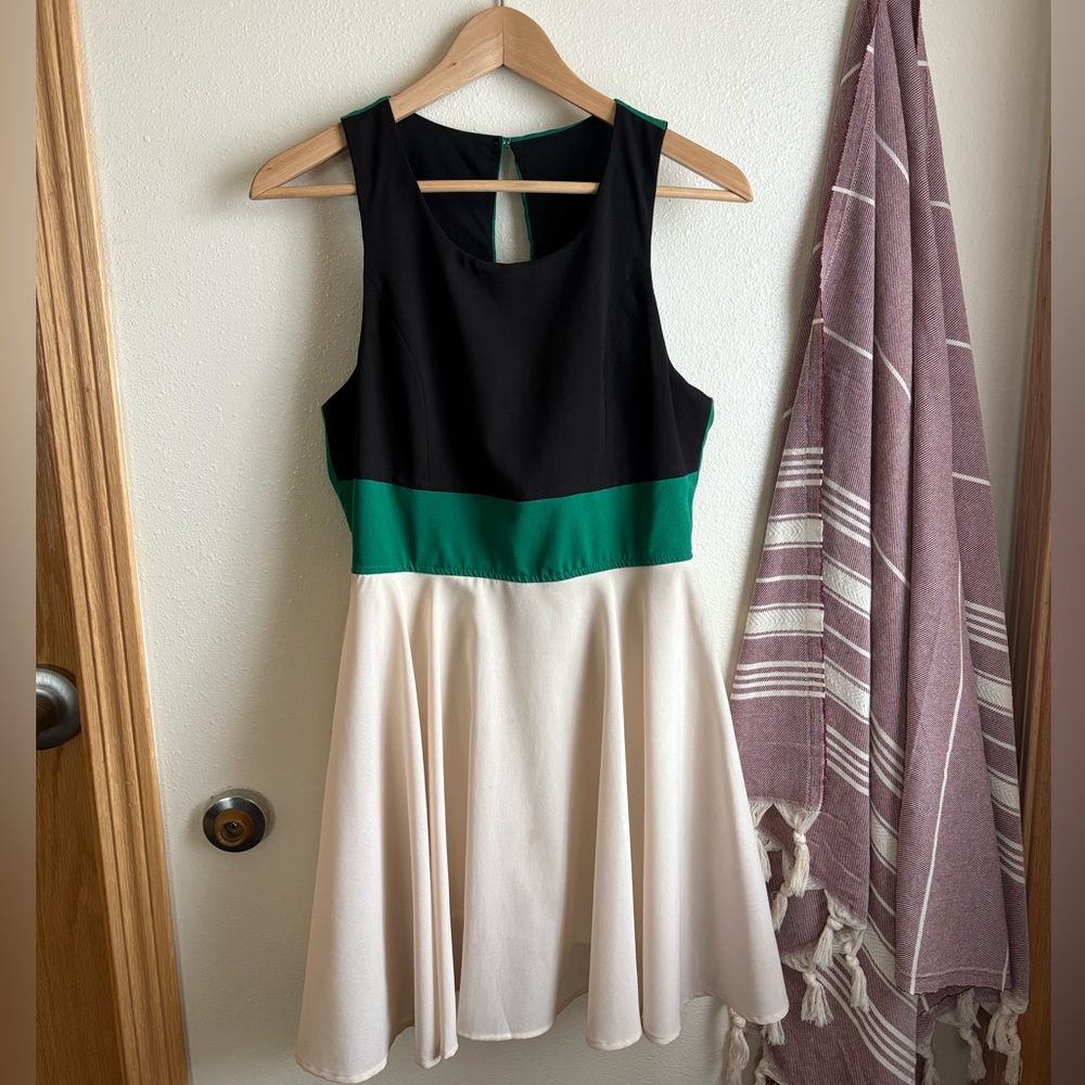 Elegant Black and Green Colorblock Dress